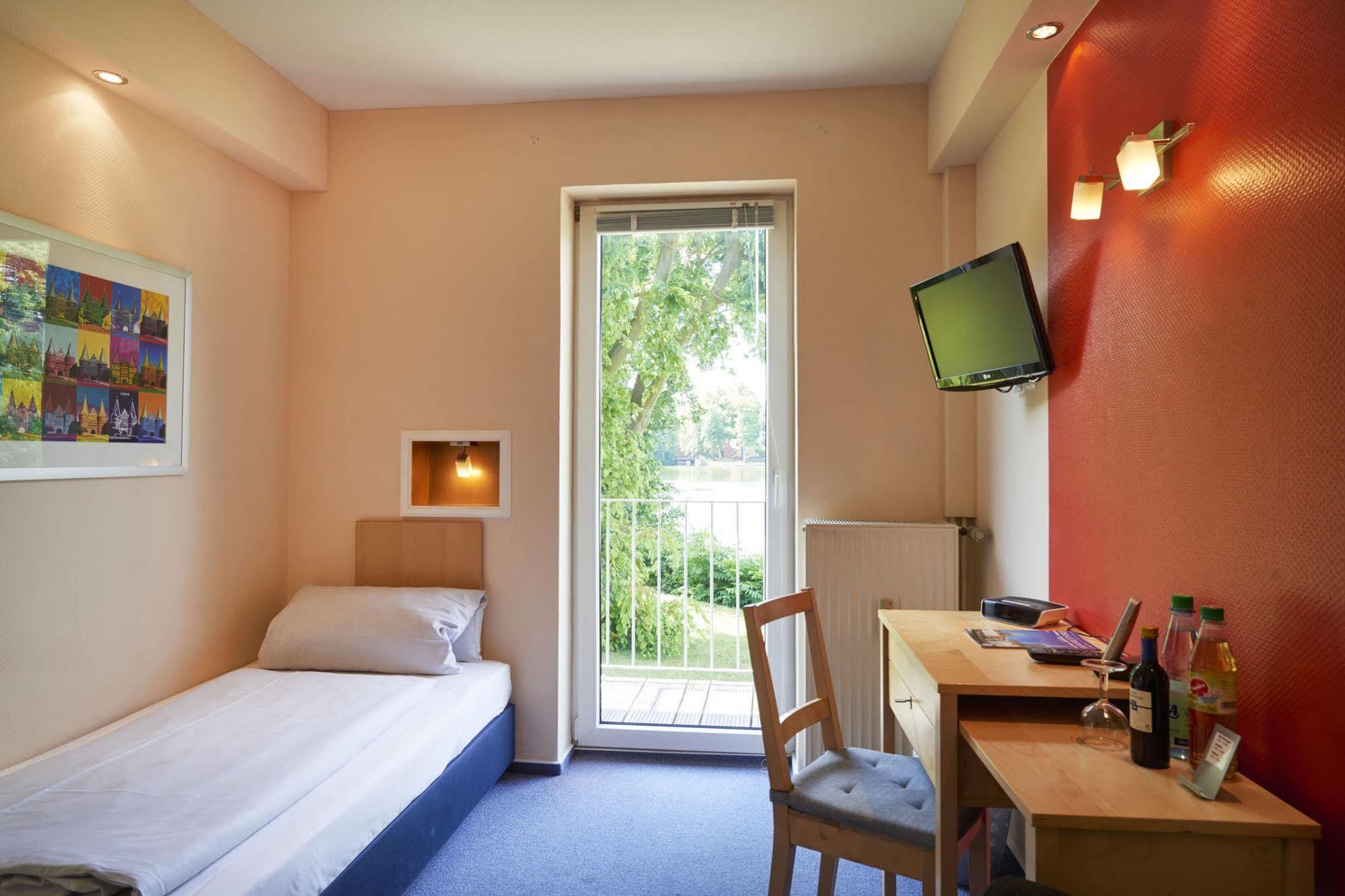 Hotel Am Muehlenteich Lubeck Exterior photo